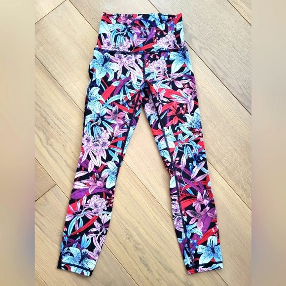 Lululemon flower yoga pants size 4 - Picture 1 of 4